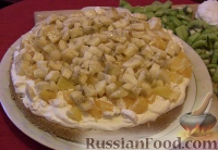 Фото приготовления рецепта: Бисквитный торт с зефиром и фруктами - шаг №2