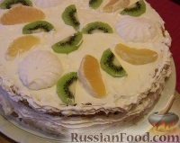 Фото приготовления рецепта: Бисквитный торт с зефиром и фруктами - шаг №5