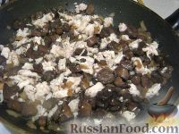 Фото приготовления рецепта: Куриный жульен с грибами - шаг №6
