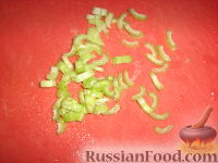 Фото приготовления рецепта: Холодный суп с кефиром - шаг №6